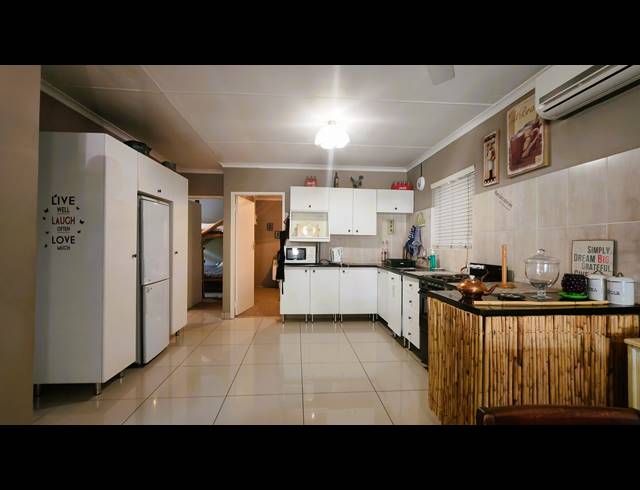3 BEDROOM HOUSE FOR SALE IN RIVERSIDE BEACH CLUB